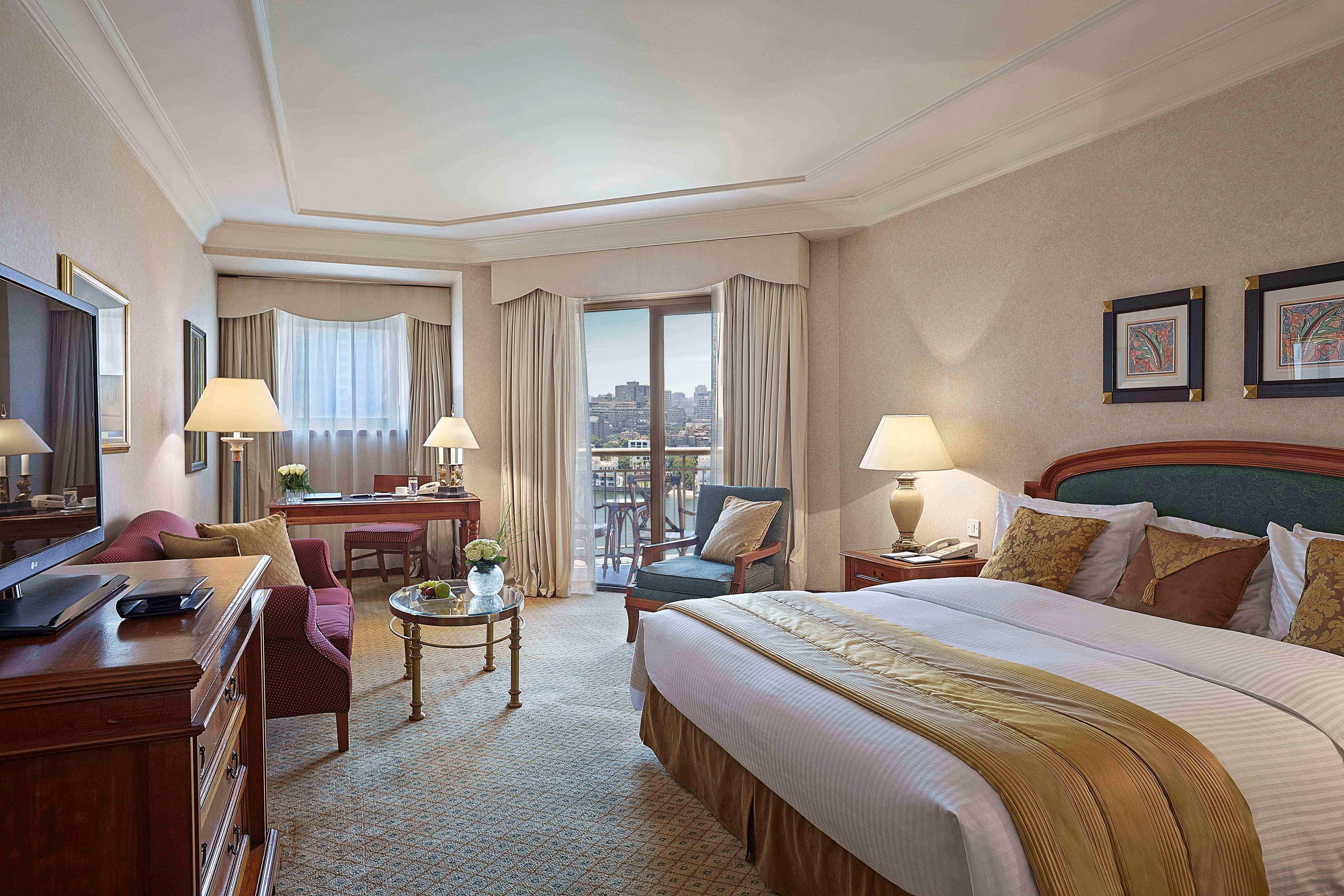 Sofitel Cairo Downtown Nile Otel Dış mekan fotoğraf A room at the Four Seasons Hotel, Cairo