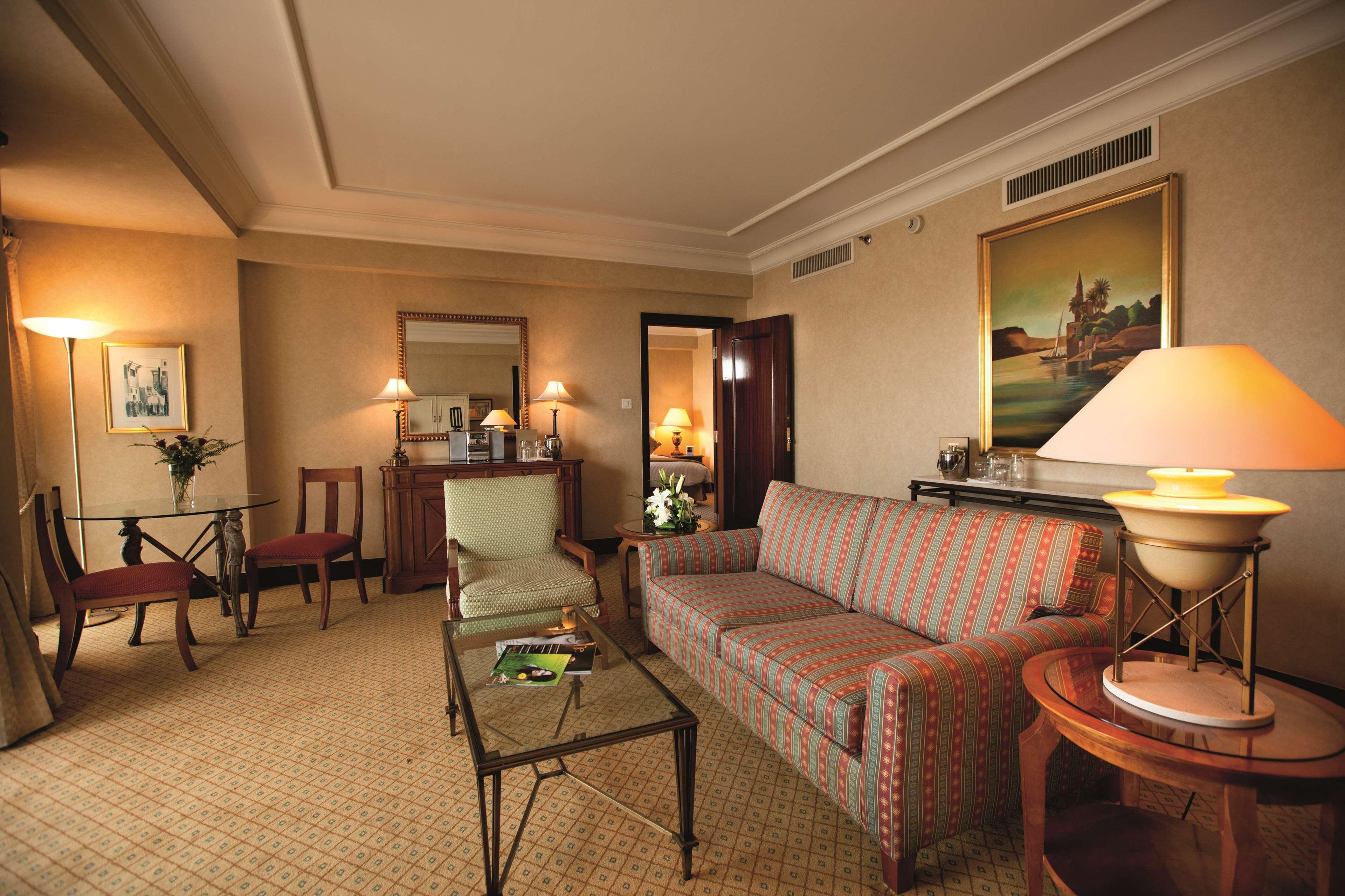 Sofitel Cairo Downtown Nile Otel Dış mekan fotoğraf A suite at the Four Seasons Hotel, Cairo
