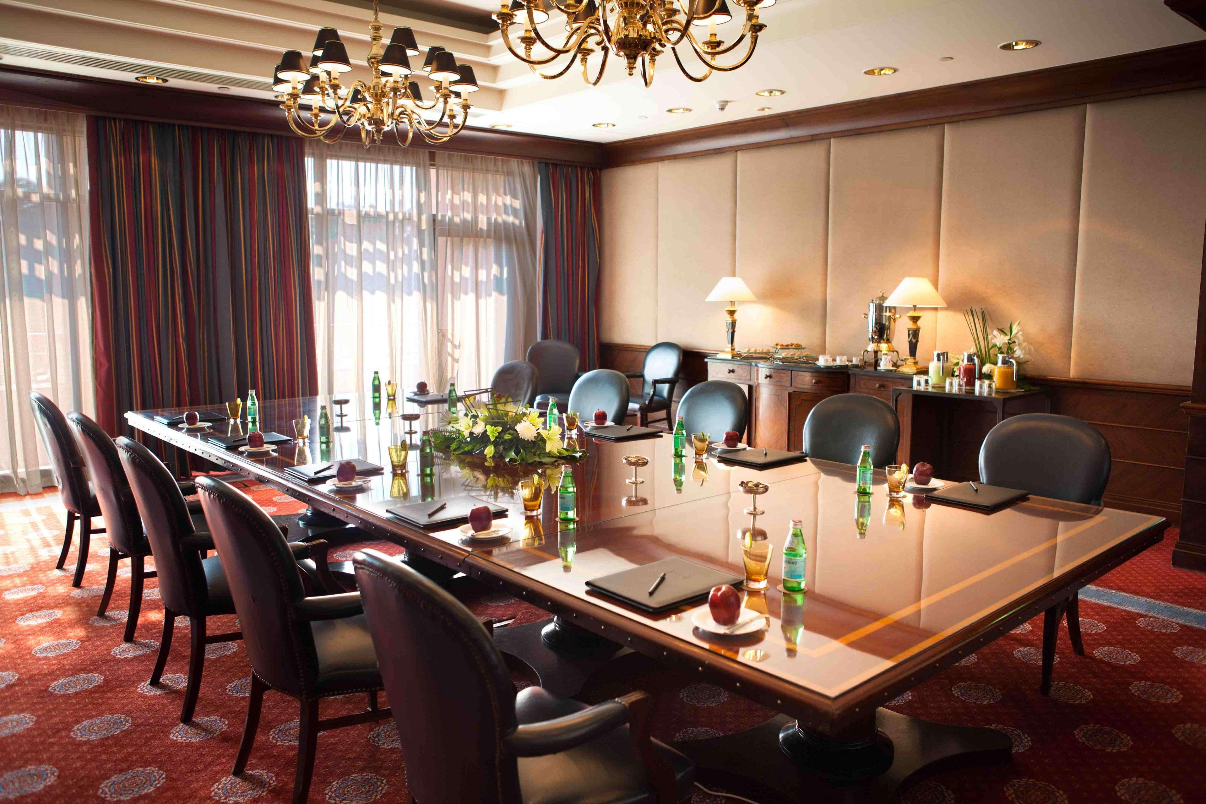 Sofitel Cairo Downtown Nile Otel Konforlar fotoğraf The boardroom at the hotel