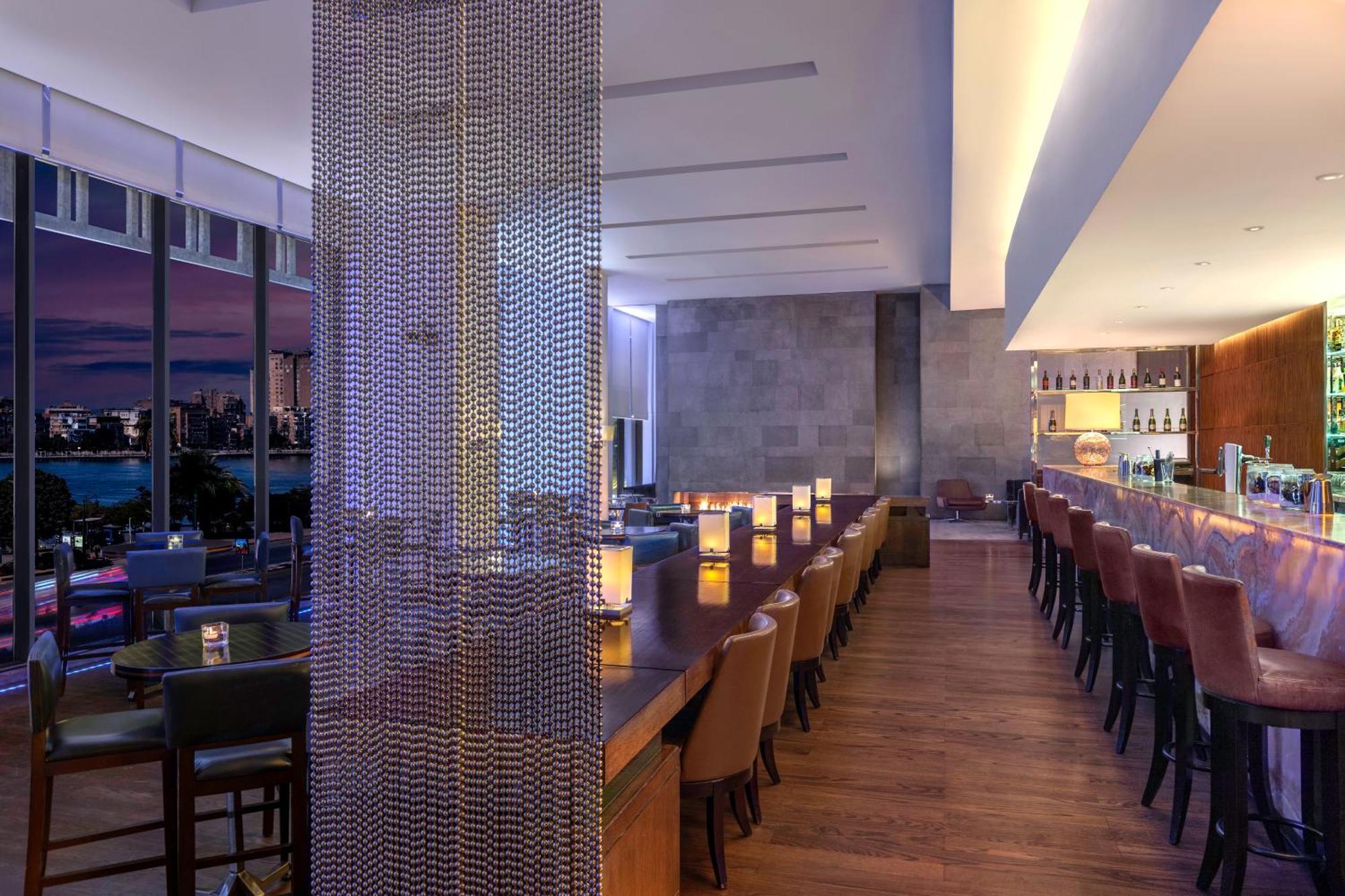 Sofitel Cairo Downtown Nile Otel Dış mekan fotoğraf The bar at the 101 bar