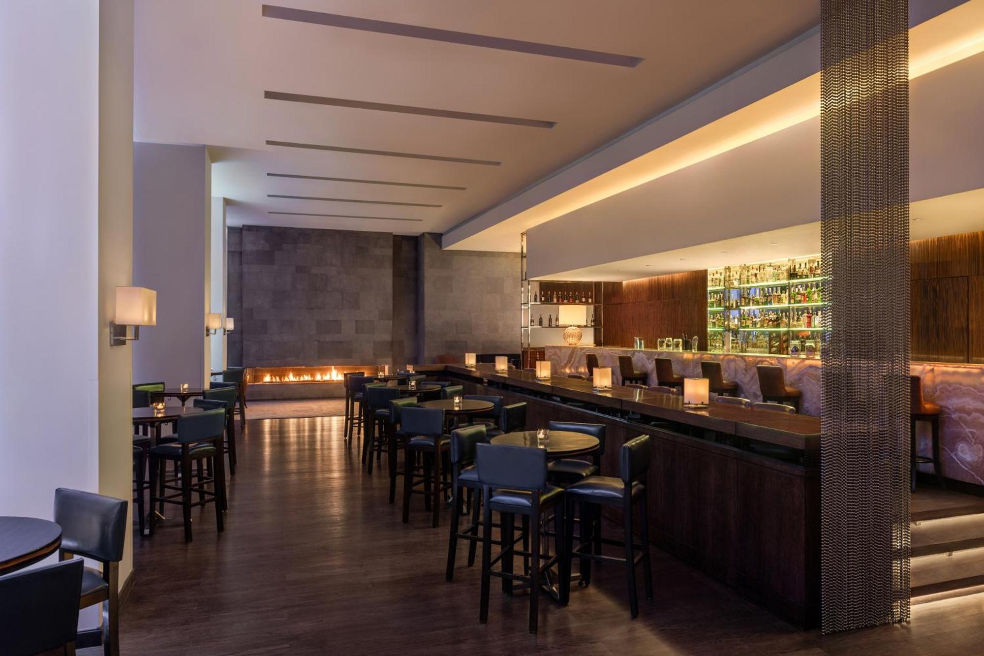 Sofitel Cairo Downtown Nile Otel Dış mekan fotoğraf The bar at the London Edition