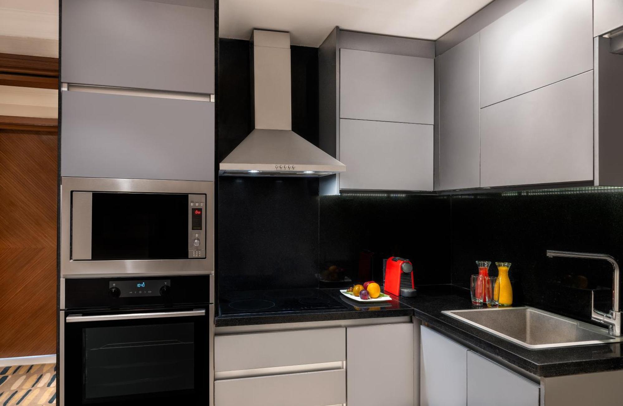 Sofitel Cairo Downtown Nile Otel Dış mekan fotoğraf A modern kitchen