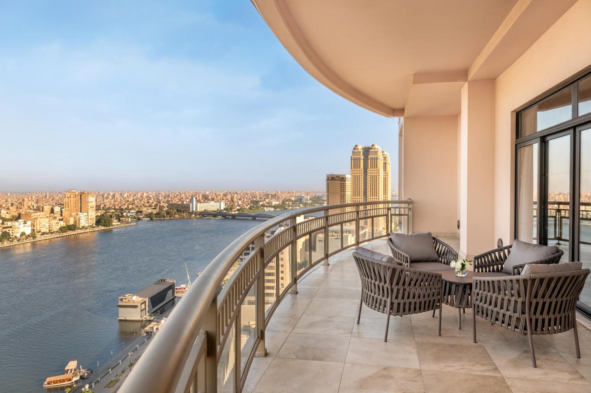 Sofitel Cairo Downtown Nile Otel Dış mekan fotoğraf View from the balcony of a suite at the Four Seasons Hotel, Cairo