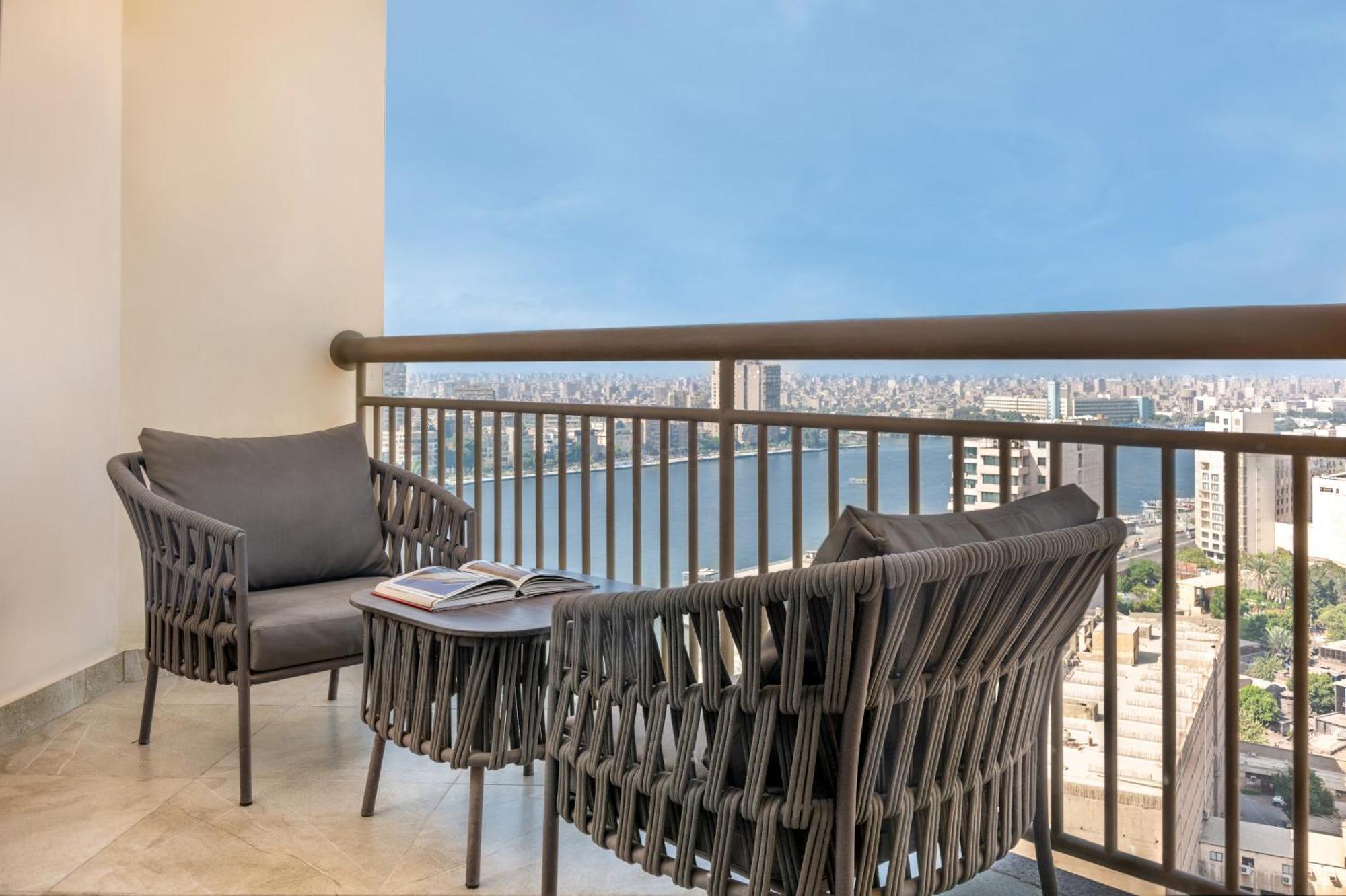 Sofitel Cairo Downtown Nile Otel Dış mekan fotoğraf Balcony