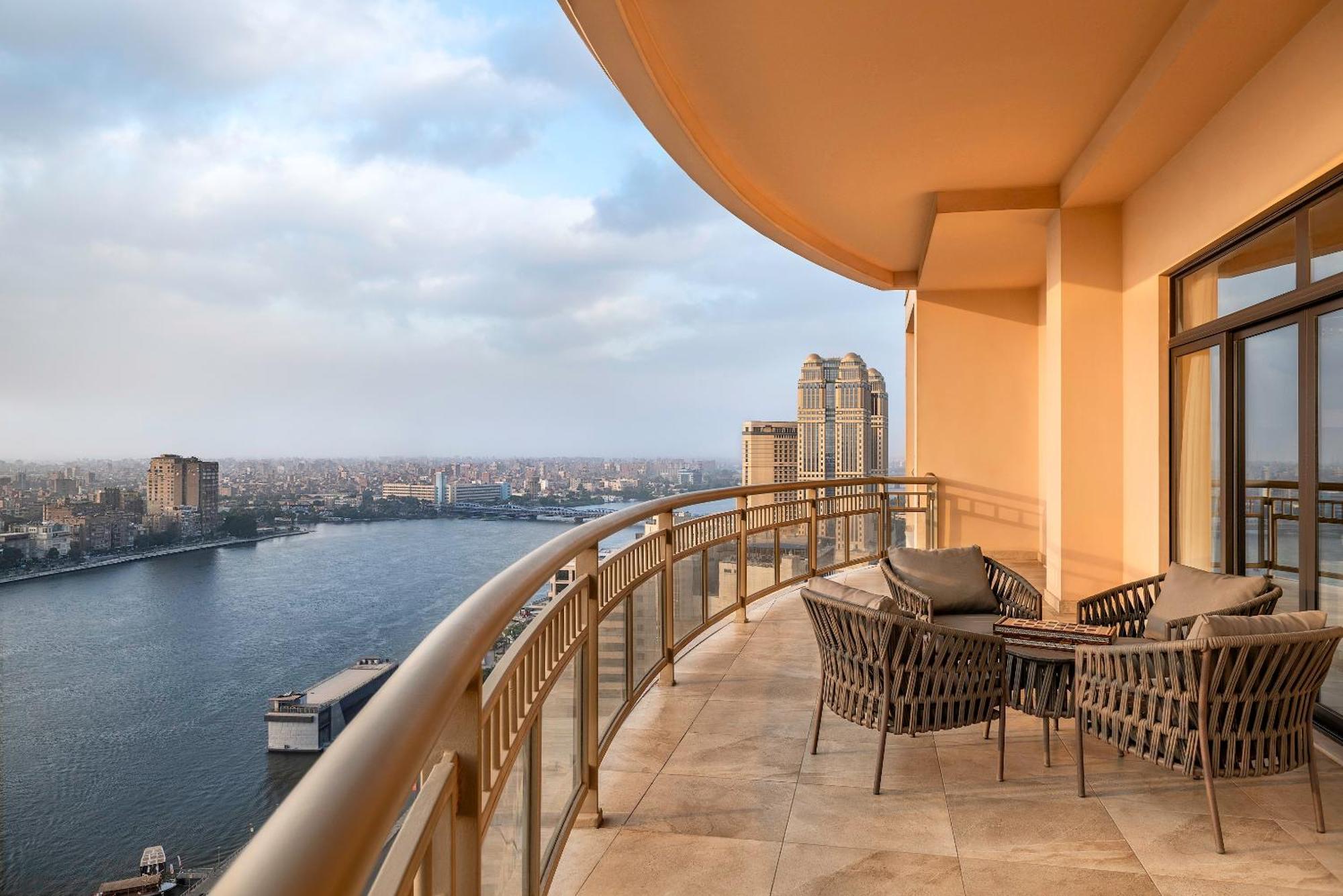 Sofitel Cairo Downtown Nile Otel Dış mekan fotoğraf View from the balcony of a suite at the Four Seasons Hotel, Cairo