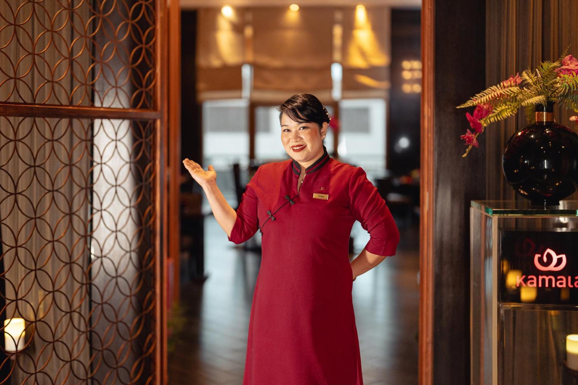 Sofitel Cairo Downtown Nile Otel Dış mekan fotoğraf A hotel hostess in Vietnam